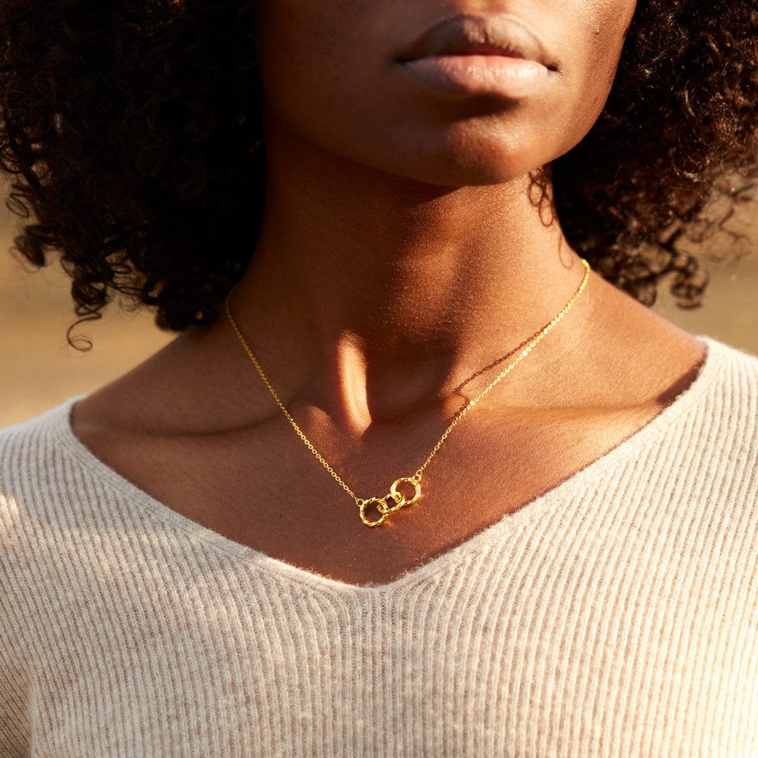 Three Generations Interlocking Triple Circle Necklace