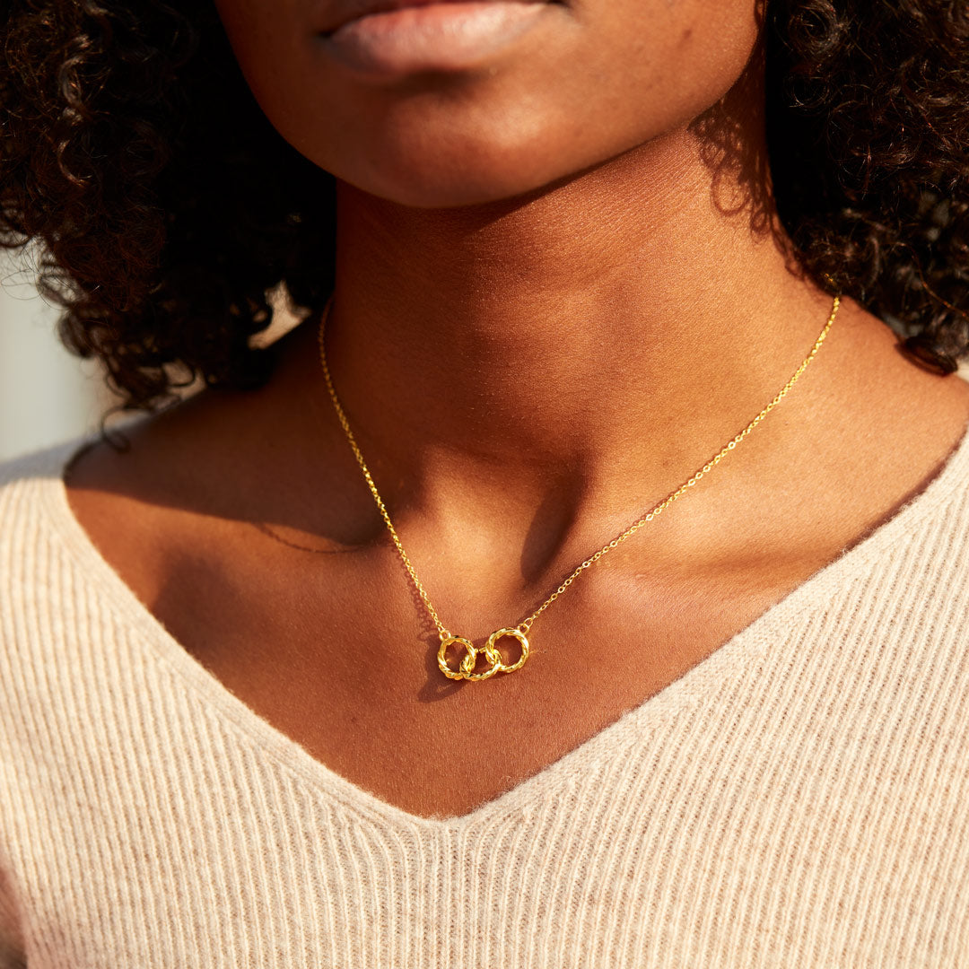 Three Generations Interlocking Triple Circle Necklace