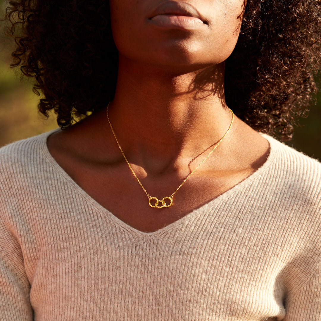 Three Generations Interlocking Triple Circle Necklace