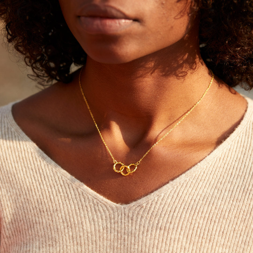 Three Generations Interlocking Triple Circle Necklace