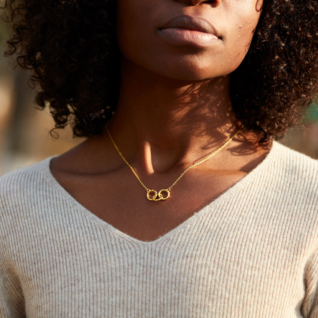 Three Generations Interlocking Triple Circle Necklace