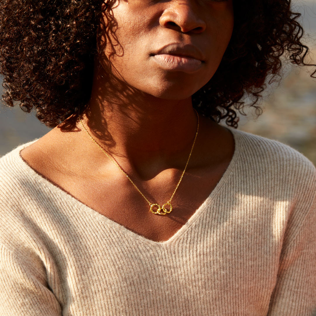 Three Generations Interlocking Triple Circle Necklace