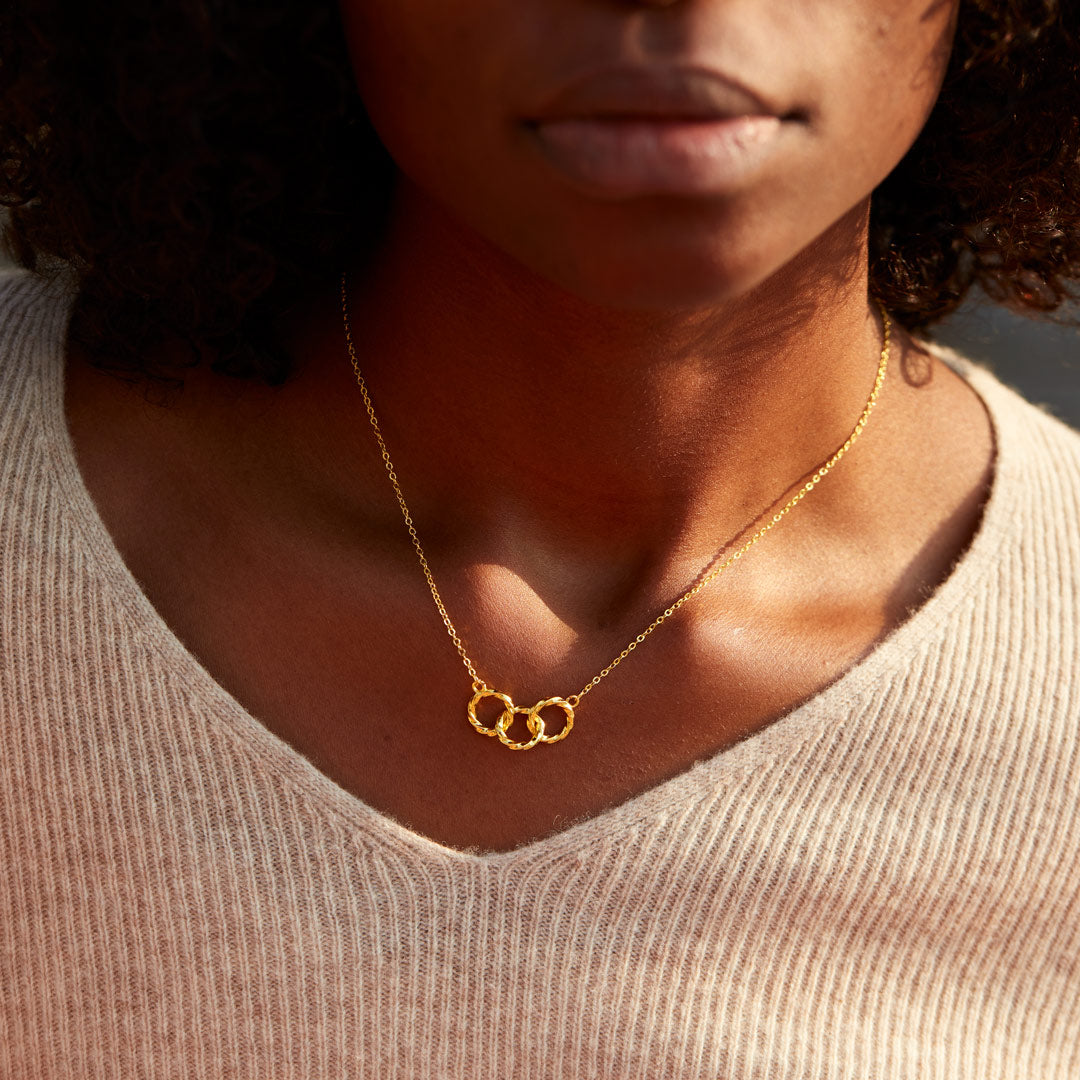 Three Generations Interlocking Triple Circle Necklace